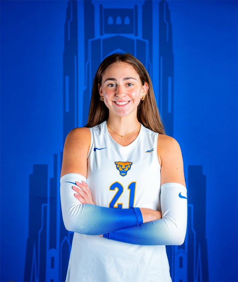 Pitt's new setter, Izzy Starck